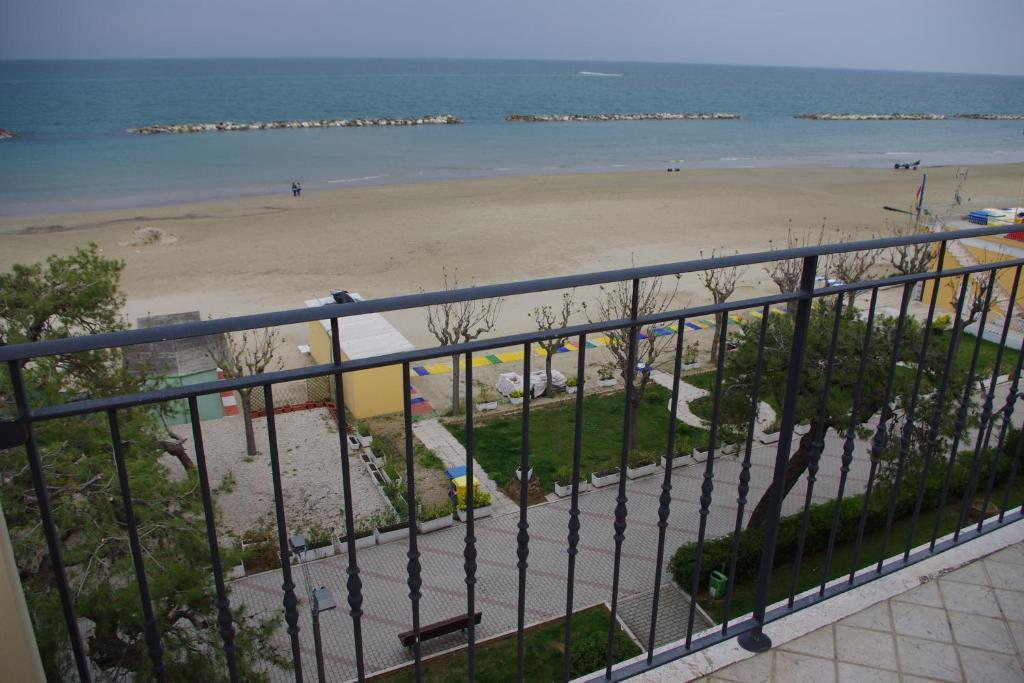 Hotel Capital Купра Маритима Стая снимка